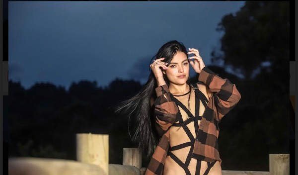 JOVEN COLOMBIANA ARDIENTE Y NINFÓMANA