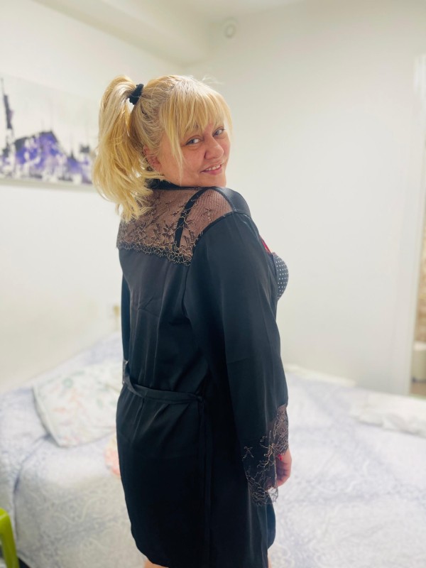 Título nueva alcantarilla española solo españoles rellenita