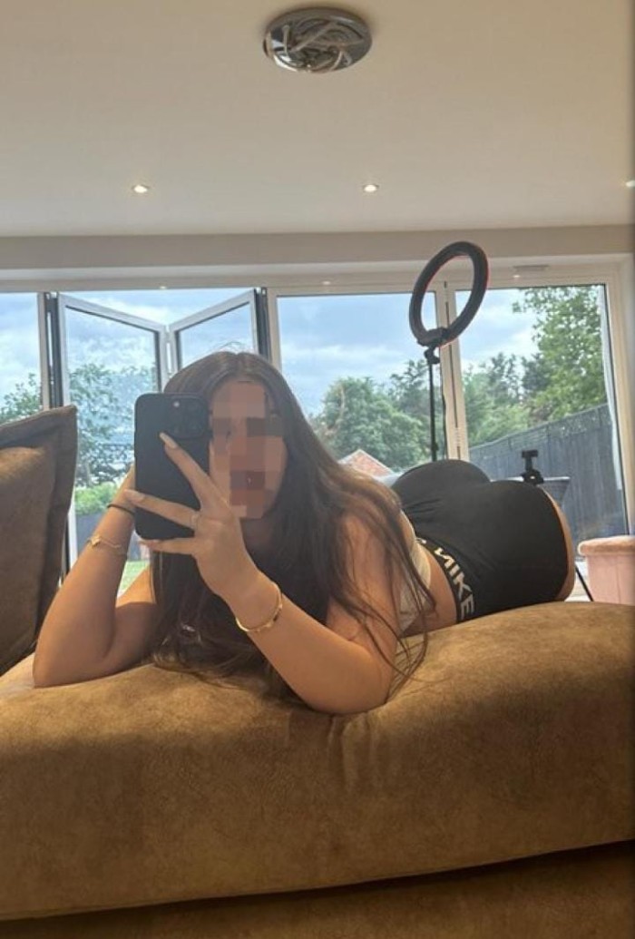 NATALIA MUY CARIÑOSA Y BESUCONA