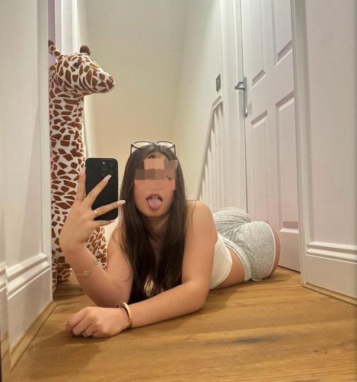 NATALIA MUY CARIÑOSA Y BESUCONA
