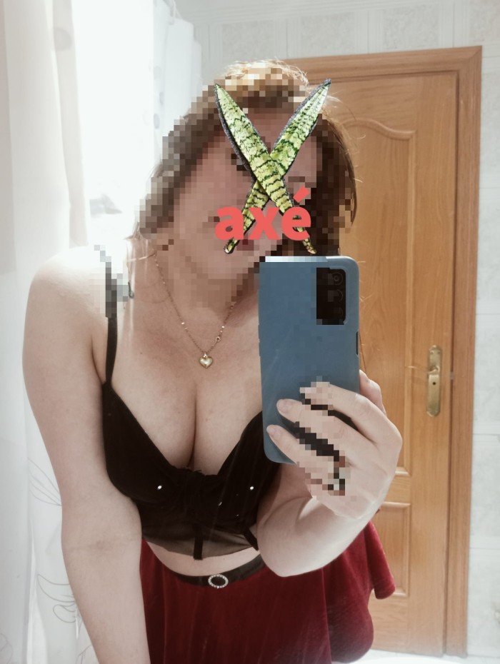 Super cachonda.coño muy húmedo.te espero lencería