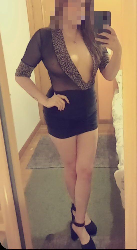 Super cachonda.coño muy húmedo.te espero lencería