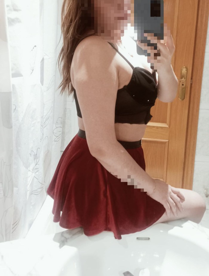 Super cachonda.coño muy húmedo.te espero lencería