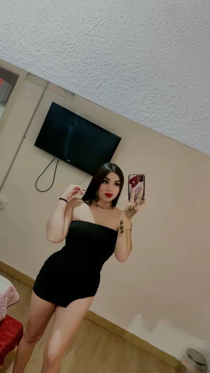 LA MÁS TRAGONA Y CHUPA POLLAS