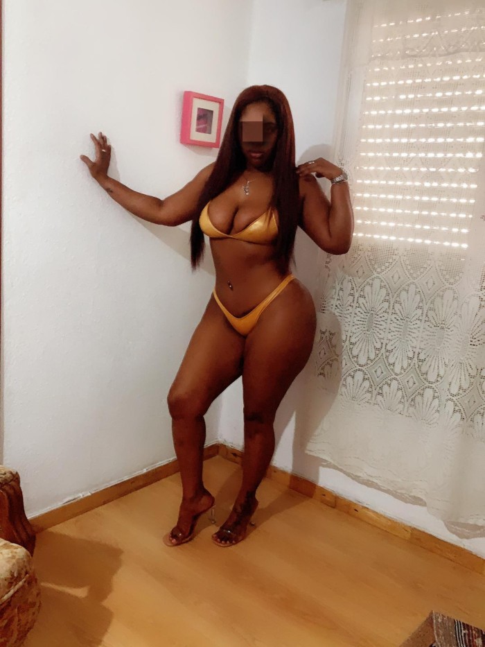 VEN COMETE TODAS MIS RICAS TETAS