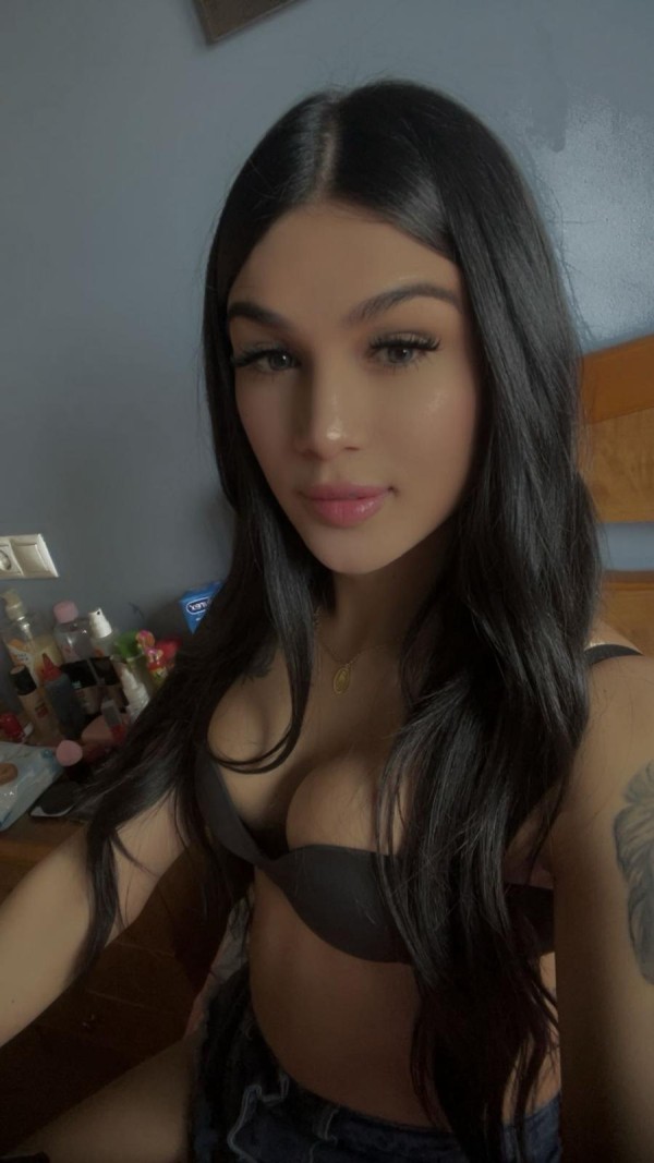 POTENTE DOTADA CARIÑOSA COMPLACIENTE TRANS