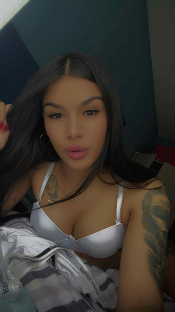 POTENTE DOTADA CARIÑOSA COMPLACIENTE TRANS