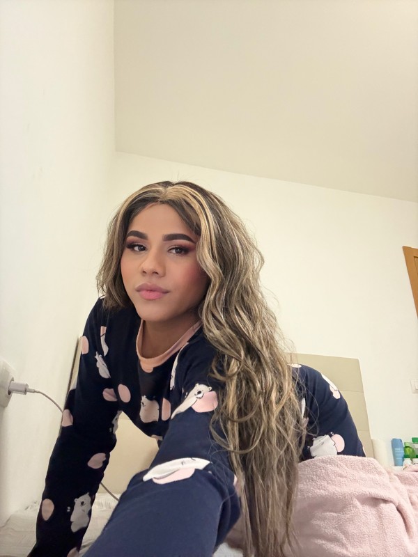 Chica trans latina guapa fiestera de polla grande