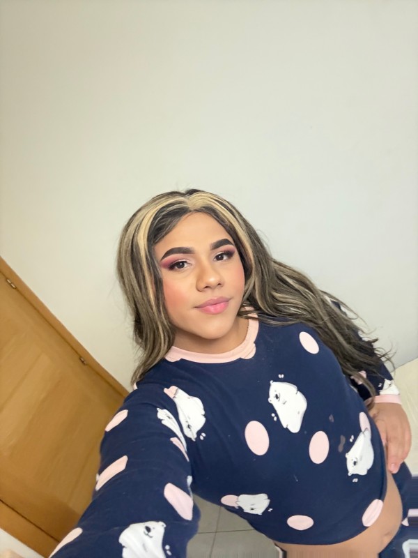 Chica trans latina guapa fiestera de polla grande