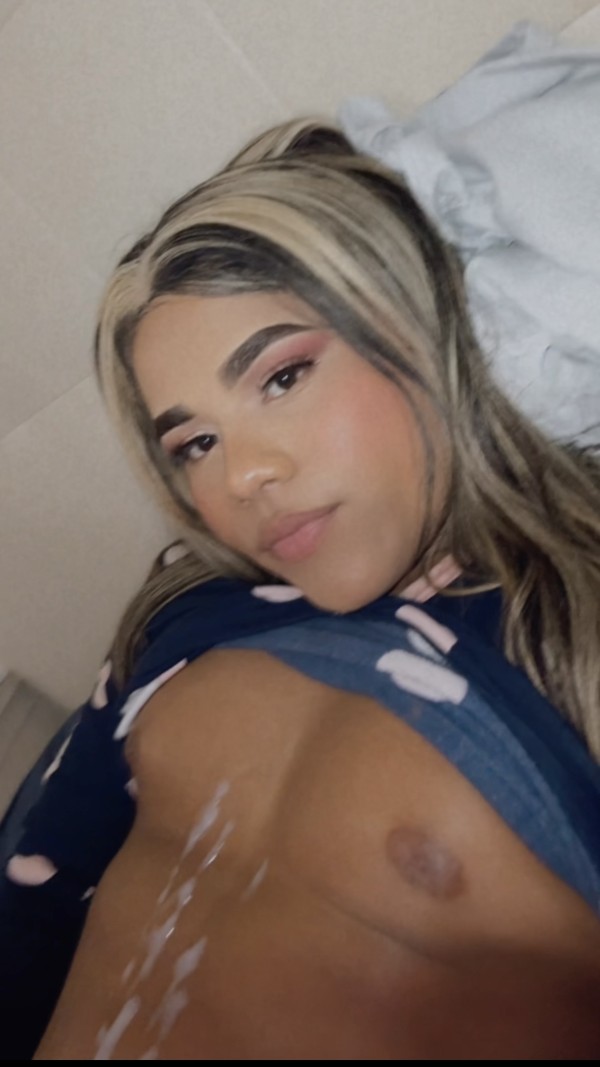 Chica trans latina guapa fiestera de polla grande