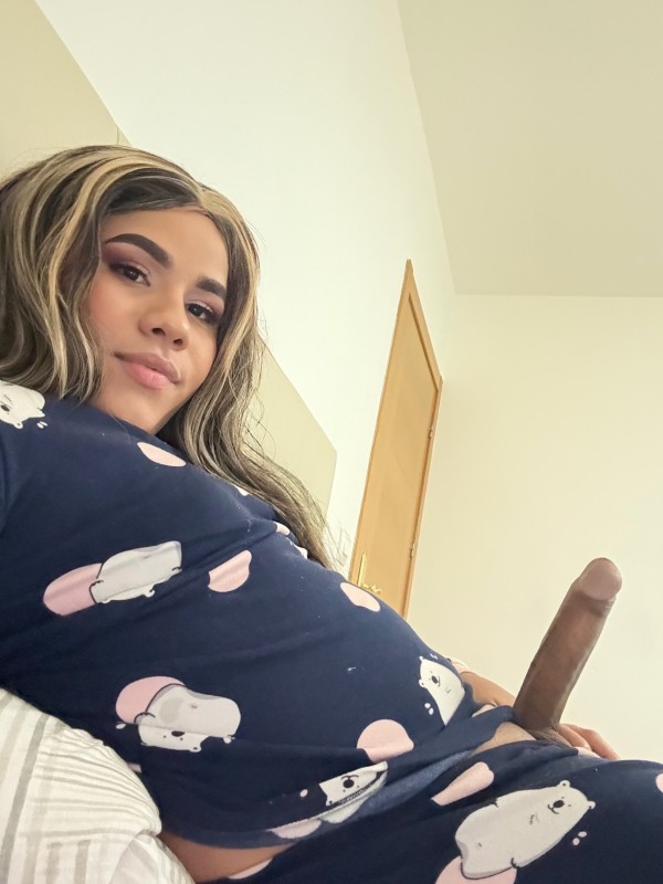 Chica trans latina guapa fiestera de polla grande