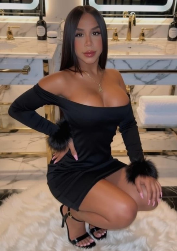 Estoy lista para complacer tus deseos más íntimos