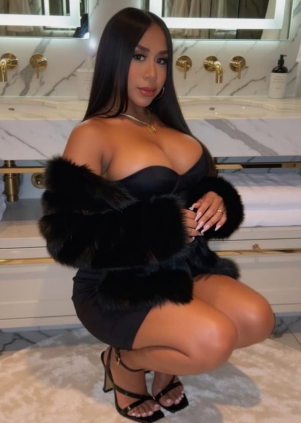 Estoy lista para complacer tus deseos más íntimos