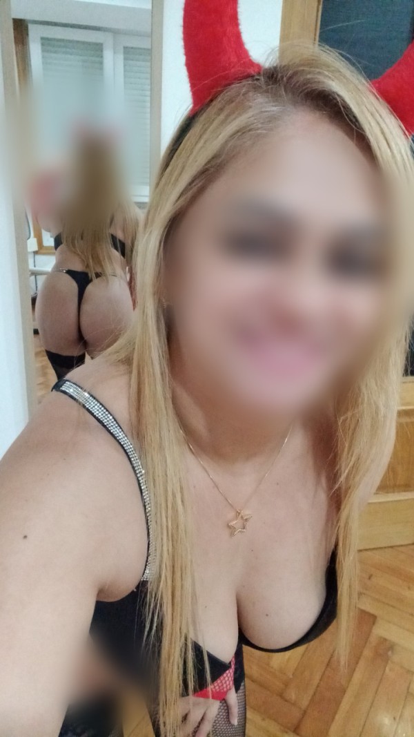 KARLIÑA CACHONDA Y FIESTERA