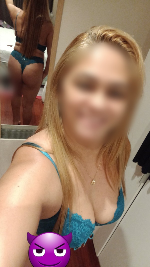 KARLIÑA CACHONDA Y FIESTERA