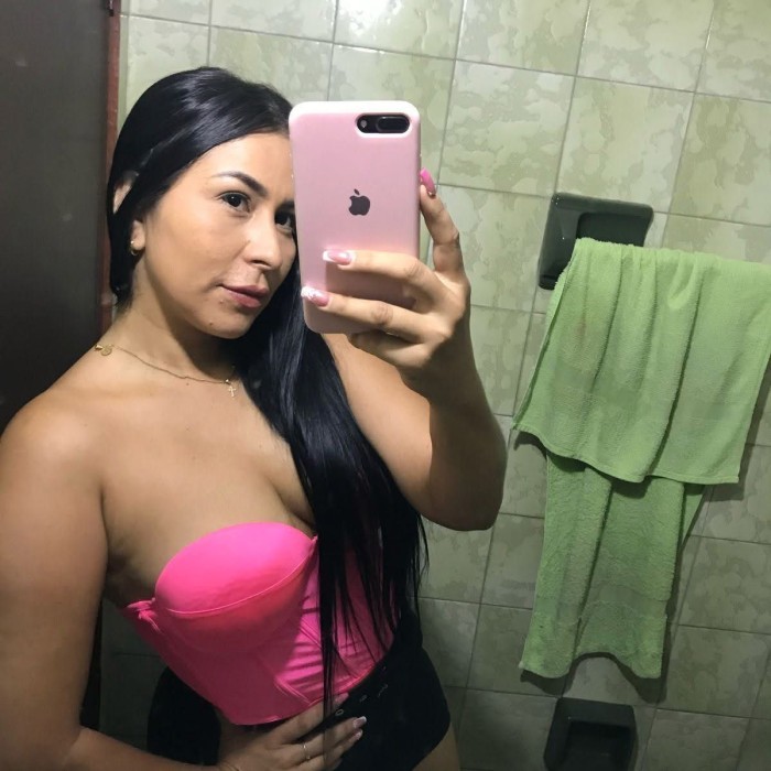 Vas a seguir buscando?? mira mis fotos.