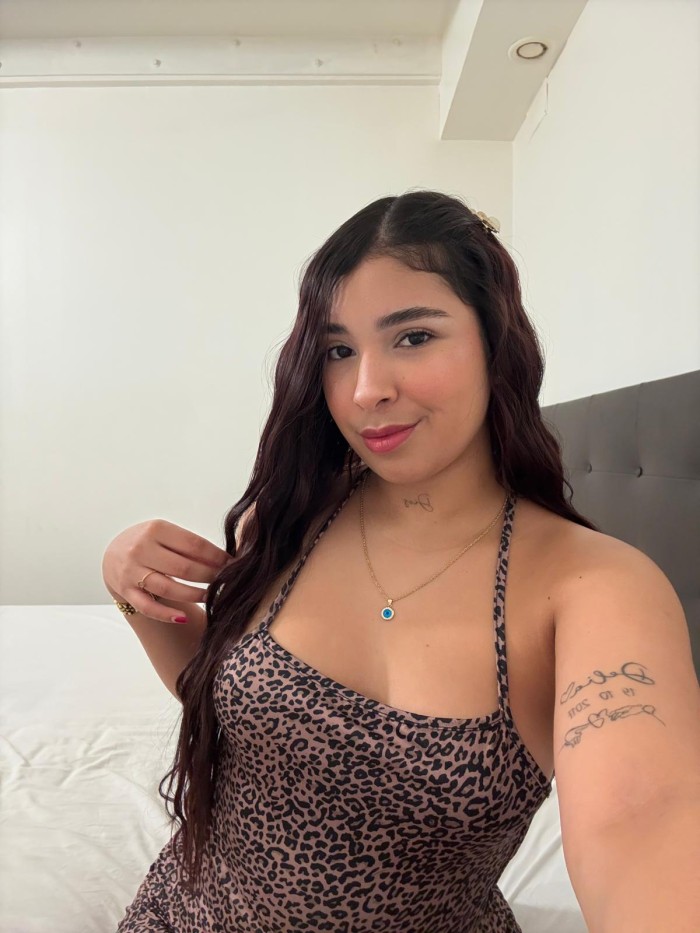 JOVENCITA ARDIENTE EN VÍA JULIA