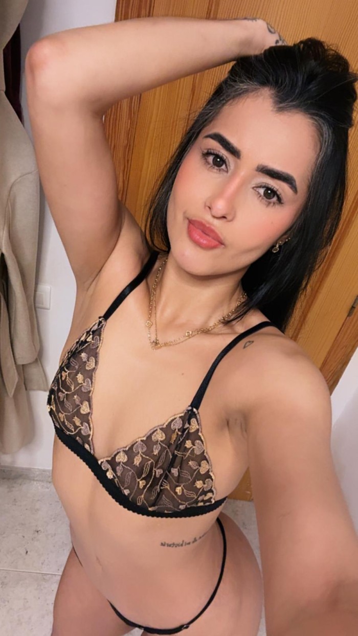 Impresionante colombiana muy cachonda