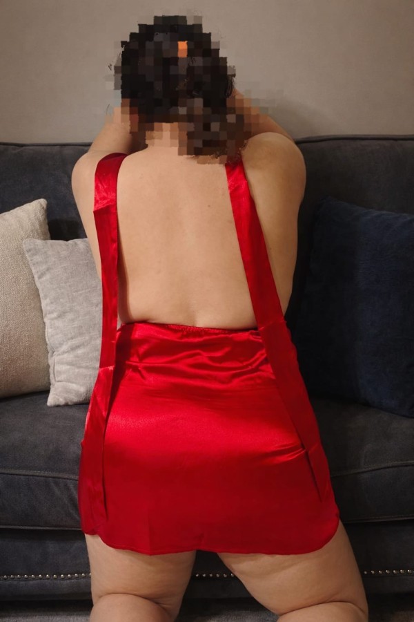 Latina voluptuosa y marchosa a tu disposición