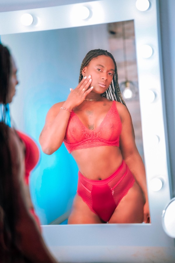 Trans de alto standing morenita sexy pollona