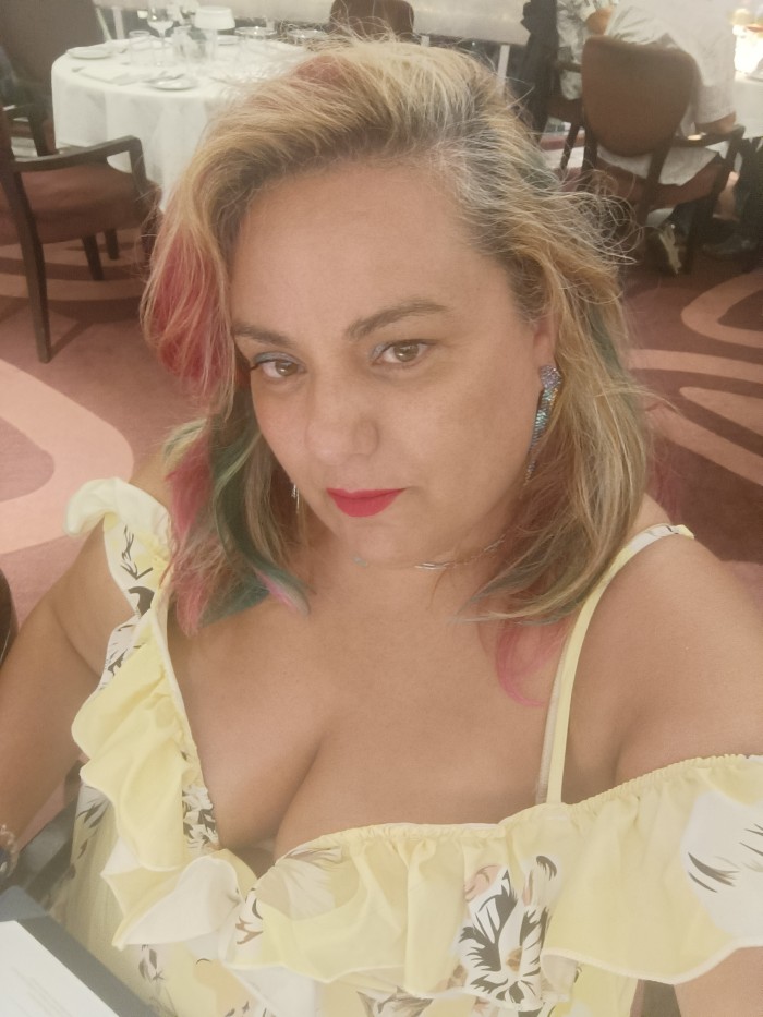 LUCÍA, TRATO EXQUISITO Y CERCANO , GALLEGA.