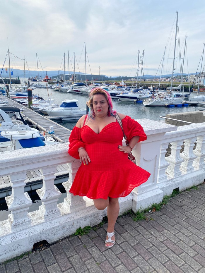 LUCÍA, TRATO EXQUISITO Y CERCANO , GALLEGA.