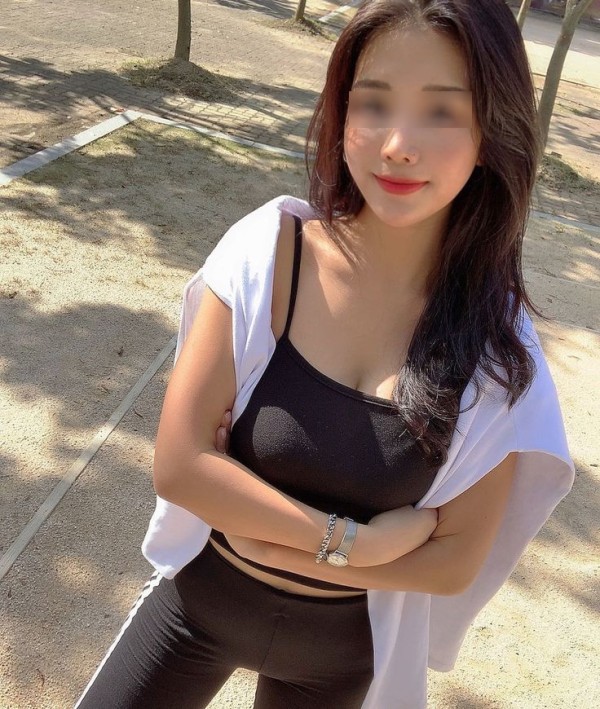 ASIÁTICAS JÓVENES Y MUY GUAPAS EN USERA