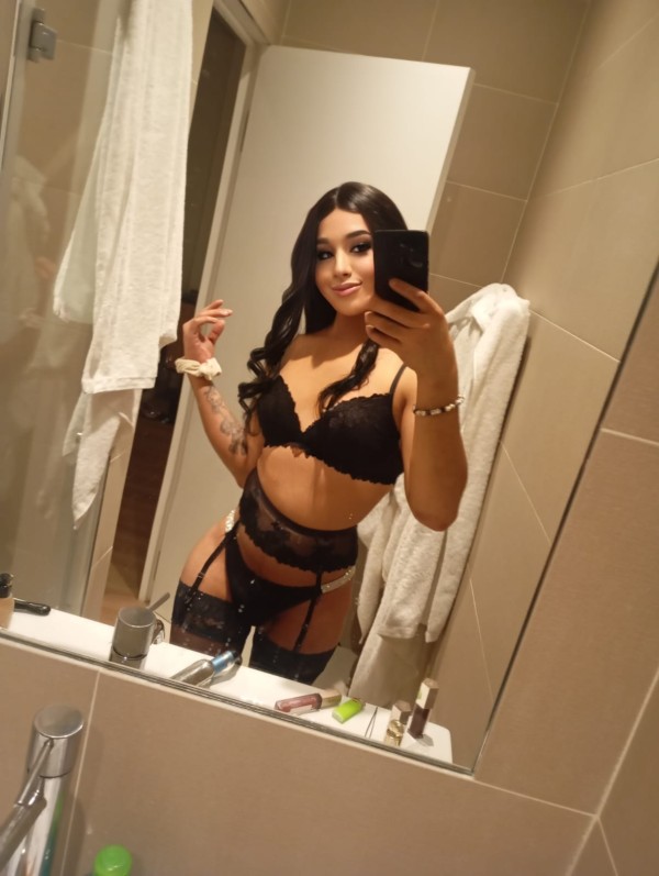 TRANS ARDIENTE LECHERA COMPLACIENTE FIESTA A TOPE