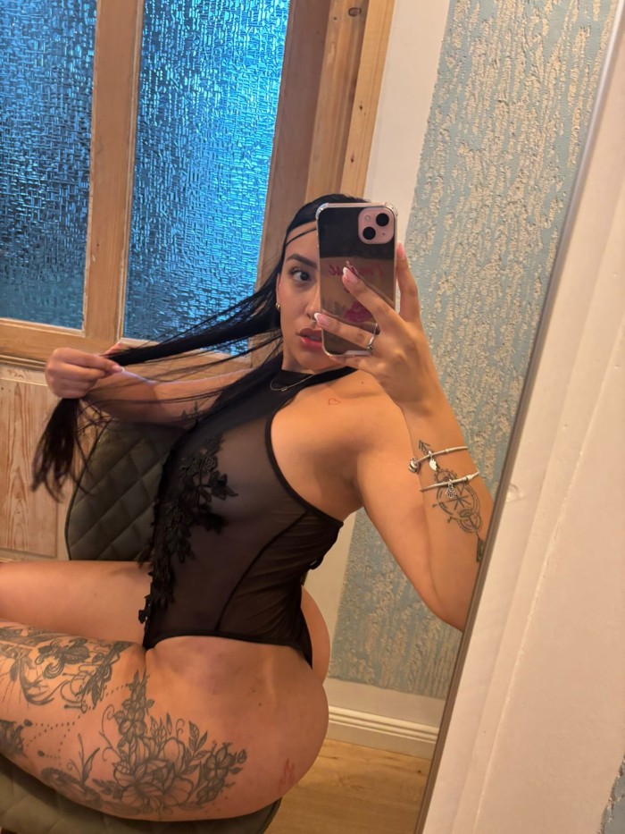 NATASCHA – LA DIOSA COLOMBIANA QUE TE HARÁ PERDER