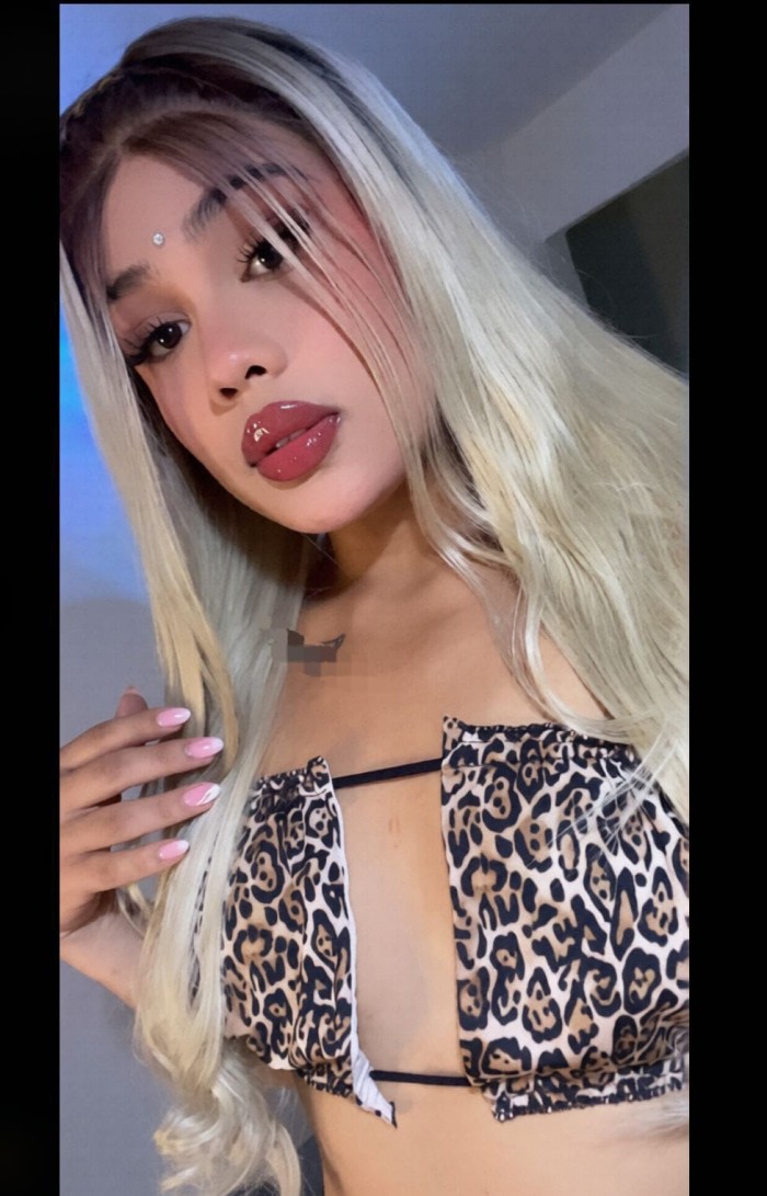 RUBIA DE LUJO CAÑERA SIN LÍMITES