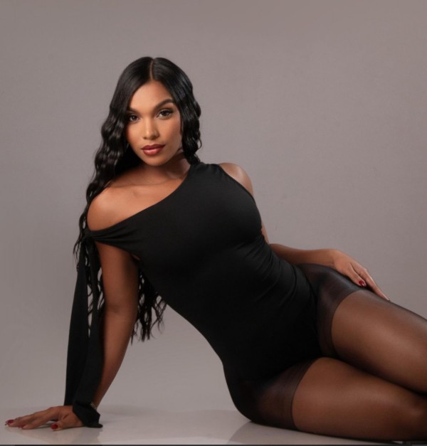 PRIMERA VEZ EN ISABELLA  COMPLACIENTE LATINA