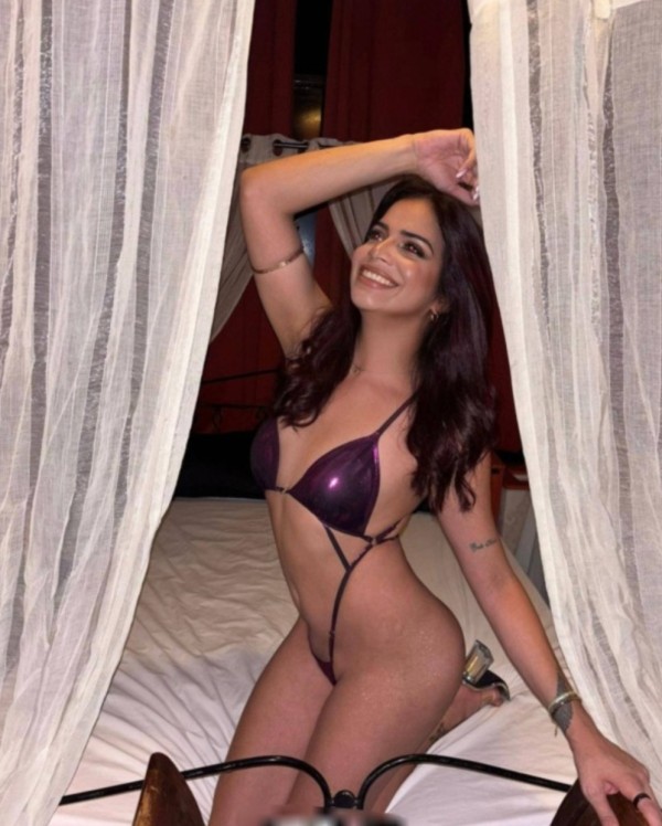 Espectacular Latina Trans toda una diosa dotación XXL solo para ti