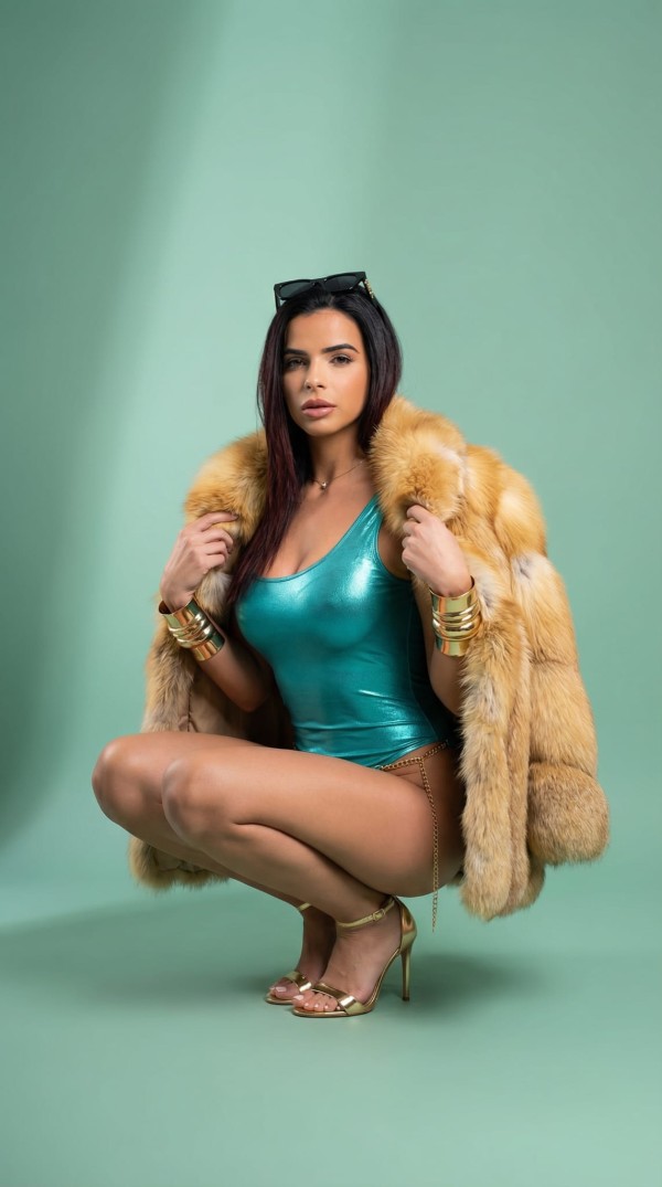 Espectacular Latina Trans toda una diosa dotación XXL solo para ti