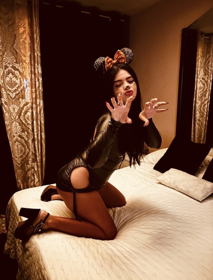 Larina 19 años muy caliente y fiestera