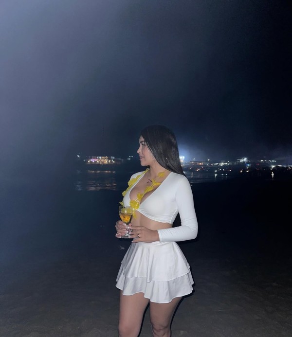 FIESTERA LAURA DIVINA NENA