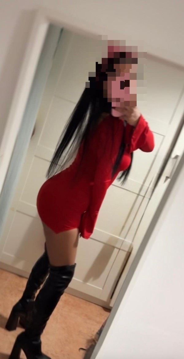 EMPURIABRAVA – TRAVIESA JOVENCITA ESTUDIANTIL CON GANAS DE SEXX