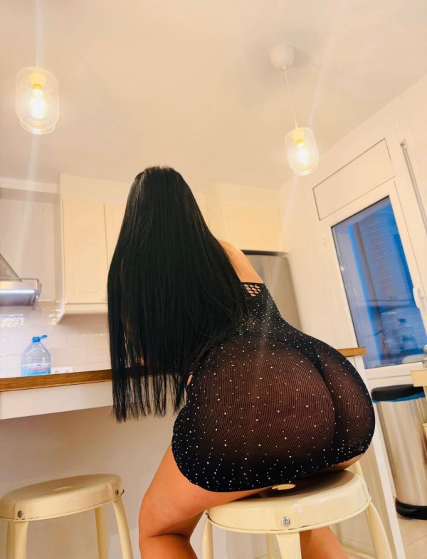 EMPURIABRAVA – TRAVIESA JOVENCITA ESTUDIANTIL CON GANAS DE SEXX