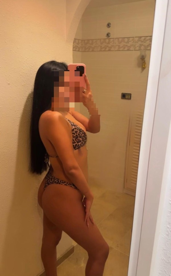 EMPURIABRAVA – TRAVIESA JOVENCITA ESTUDIANTIL CON GANAS DE SEXX