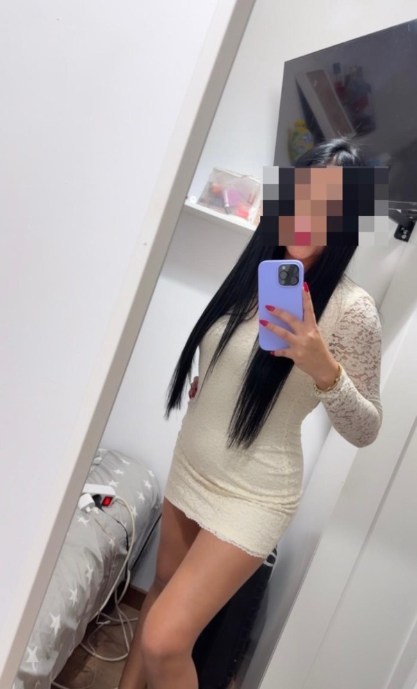 EMPURIABRAVA – TRAVIESA JOVENCITA ESTUDIANTIL CON GANAS DE SEXX