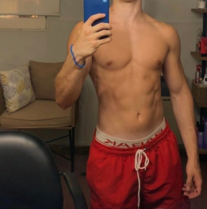 Quieres tragar verga y comer culo? O te la meto?