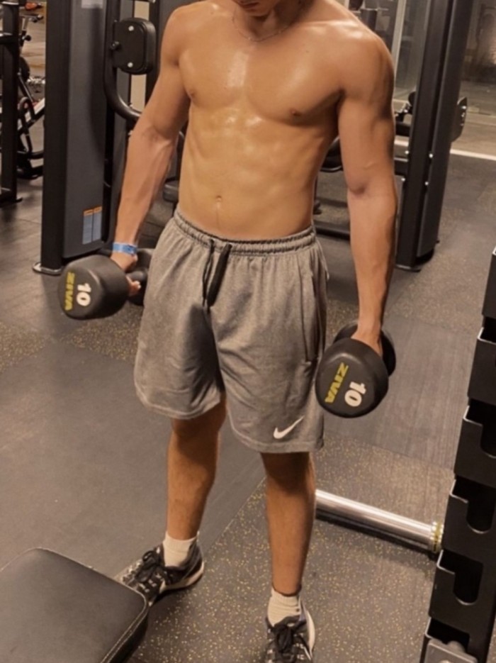 Quieres tragar verga y comer culo? O te la meto?