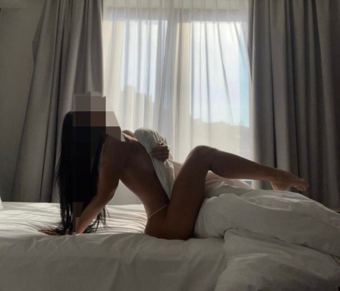 JOVEN BRASILEÑA «NOVEDAD EN PUERTO DE SANTA MARÍA)