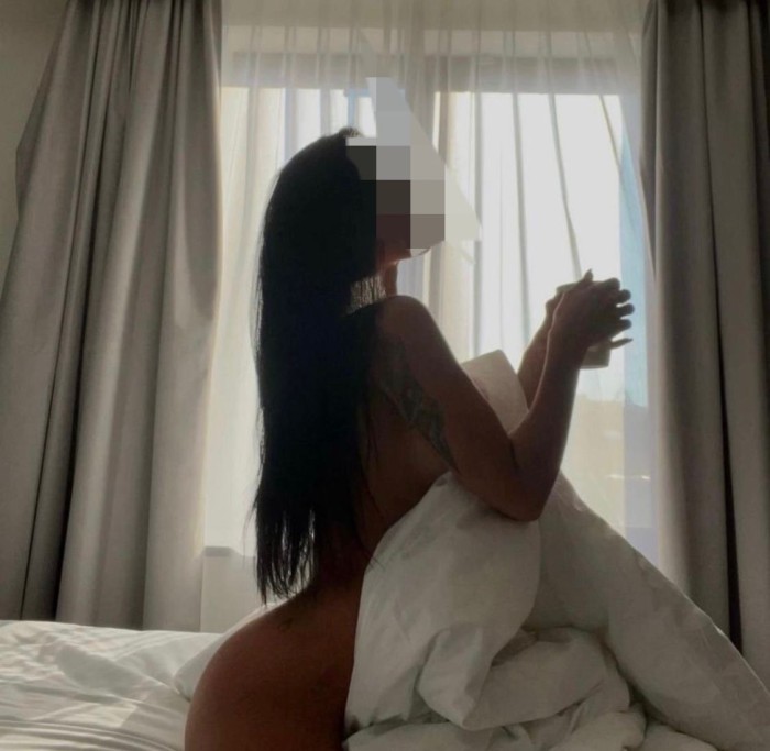 JOVEN BRASILEÑA «NOVEDAD EN PUERTO DE SANTA MARÍA)