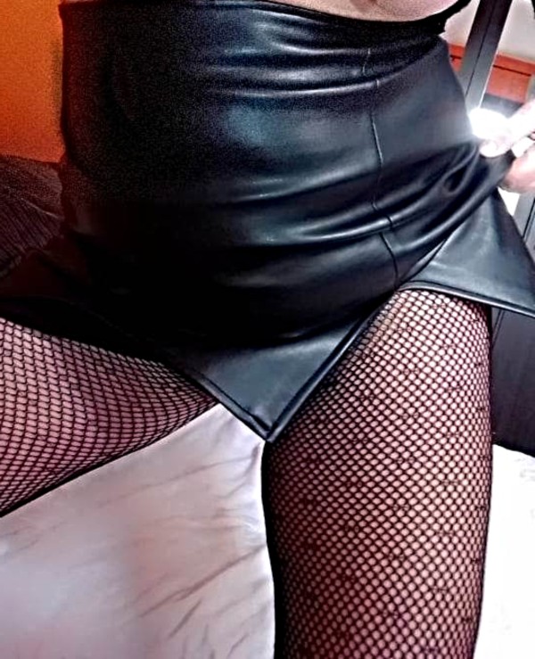 YO, AMA DOMINANTE, ESPAÑOLA Y MADURA.