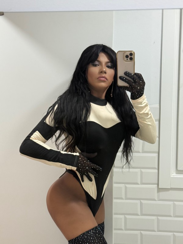 LATINA HOT JUGUETONA FIESTERA COMPLETA