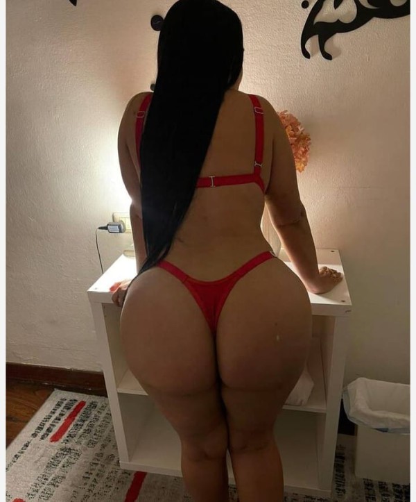 Madurita colombiana complaciente y fiestera