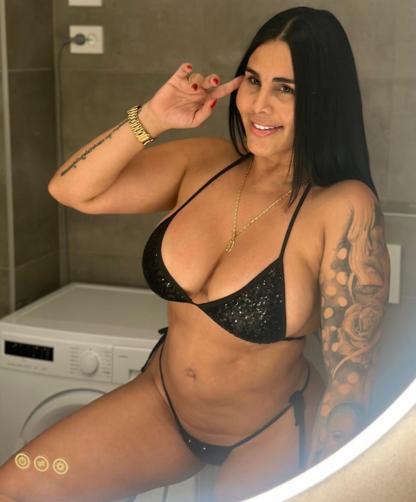 LATINA ELEGANTE SIMPÁTICA Y SENSUAL,,,