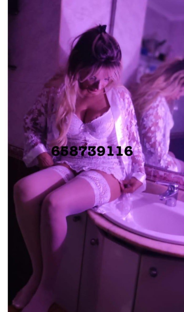 Madurita   deslumbrante  de vuelta a Coruña