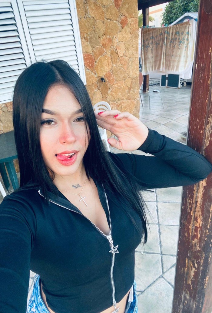 Impresionante colombiana dispuesta a todo