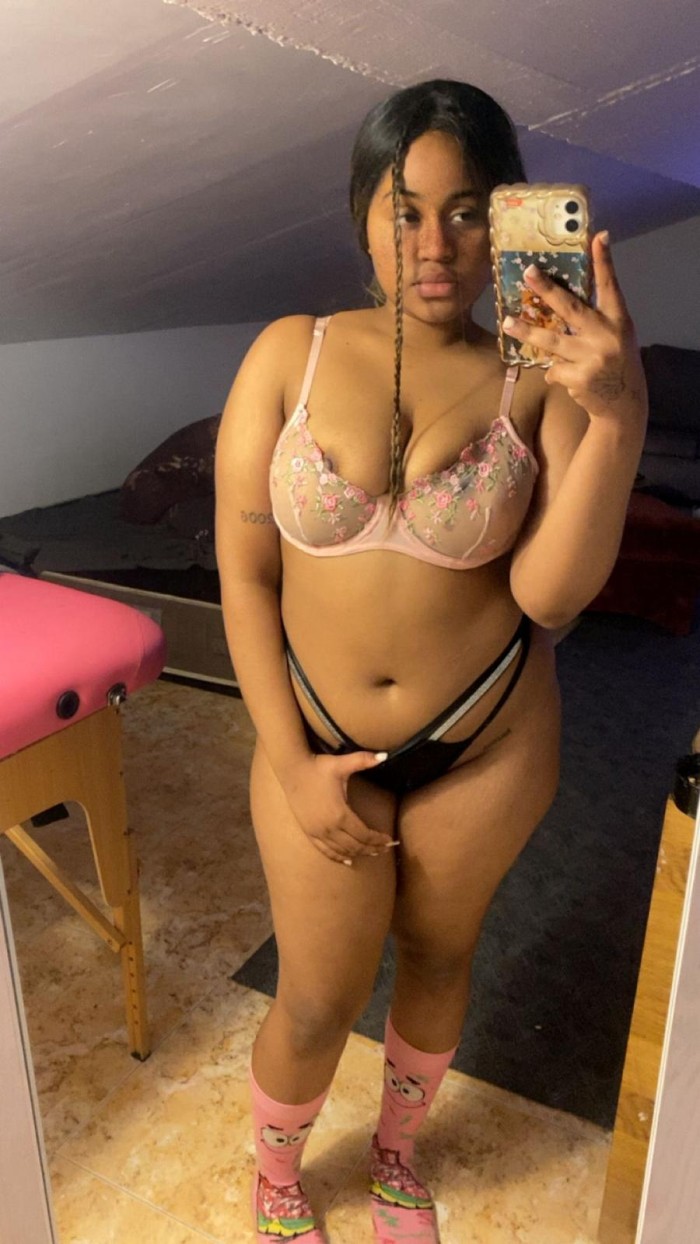 Morboza cariñosa complacente y fiestera